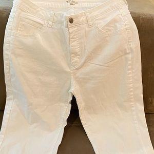 Women’s White Capris